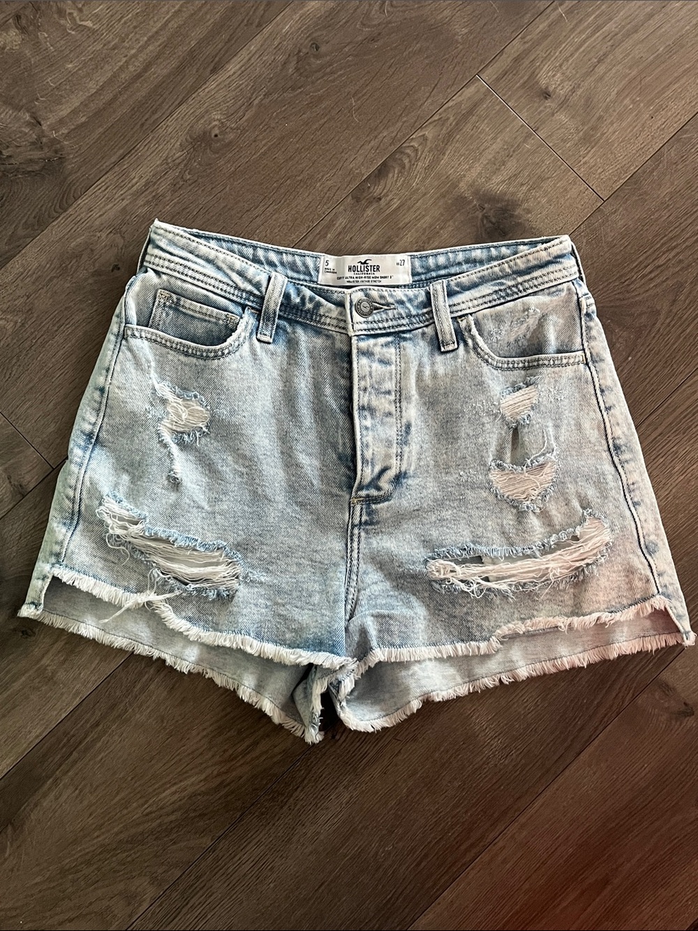 Hollister Curvy Ultra High Rise Mom Short 3”